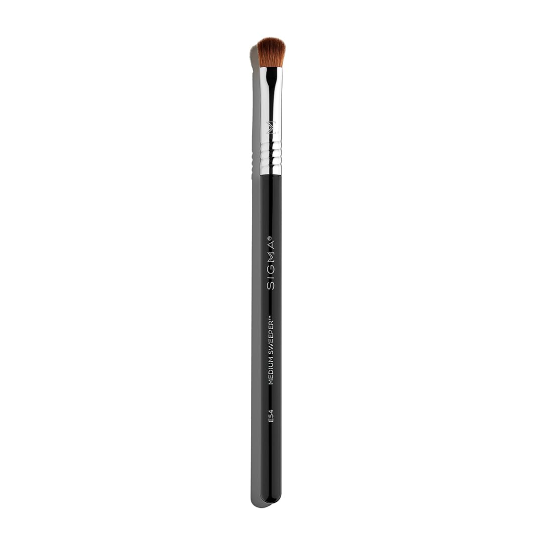 Sigma Beauty Professional E54 Medium Sweeper Brush - Professional Eyeshadow Brush for Controlled Lid Application, Packing on Metallic Shades