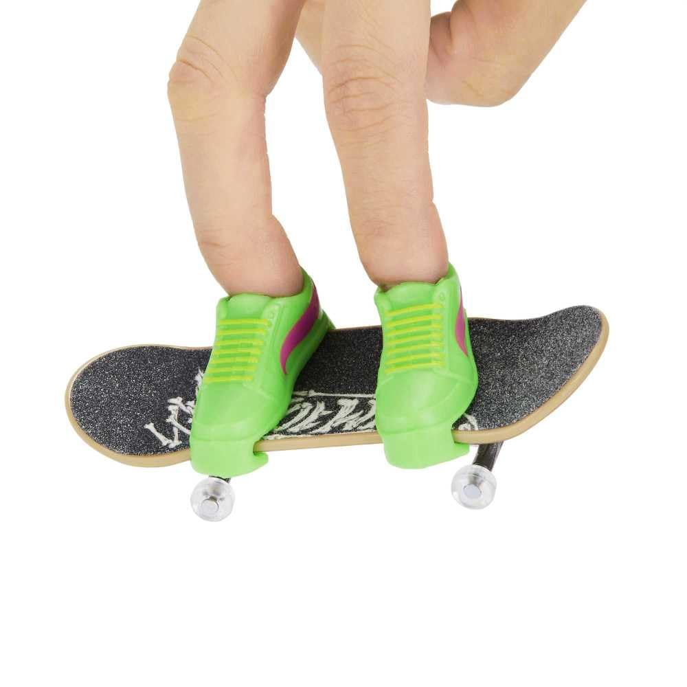 Hot Wheels Skate Board 18 Shoe 3 Toy Vehicle for Children Ages 5 and Up