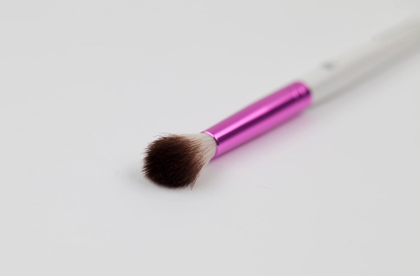 Kiss Ruby Kisses Make-Up Brush Eyeshadow Tapered
