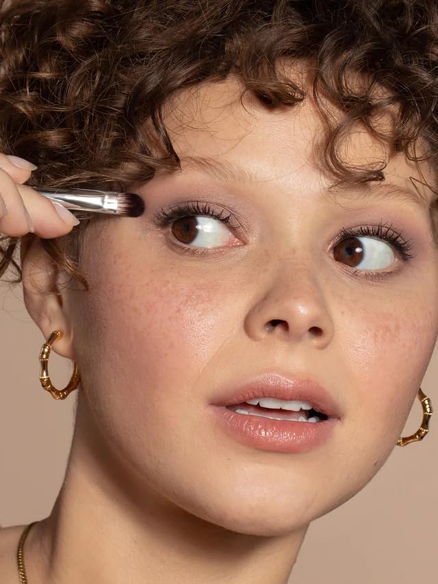 ILIA - Shadow Brush | Flat, Tapered Head Made with FSC Certified Wood, Aluminum, + Soft, Vegan Bristles | Pack, Press, + Sweep Eyeshadow | Expertly