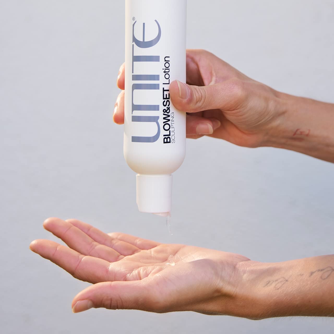 UNITE Hair - BLOW&SET Lotion - Styling Lotion for Hold, Volume, and Curl - Activates & Reactivates with Heat - Paraben-Free & UV Protection - Ideal