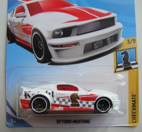 Hot Wheels Checkmate 3/9, White '07 Ford Mustang 289/365 Knight Check Pice
