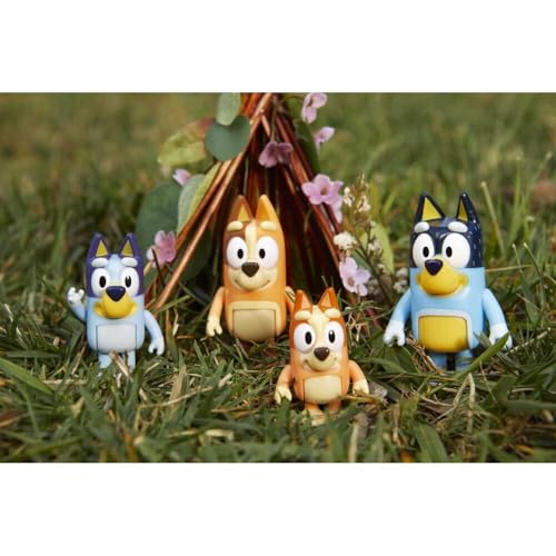 Bluey Family 4-Pack Figures – Bluey, Bingo, Mum & Dad, Poseable Collectible Toys for Kids, Cake Toppers, Gift for Toddlers Ages 3+
