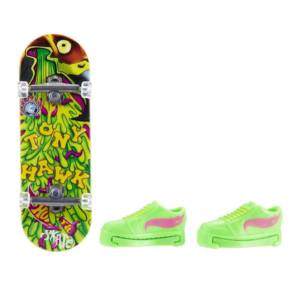 Hot Wheels Skate Board 18 Shoe 3 Toy Vehicle for Children Ages 5 and Up