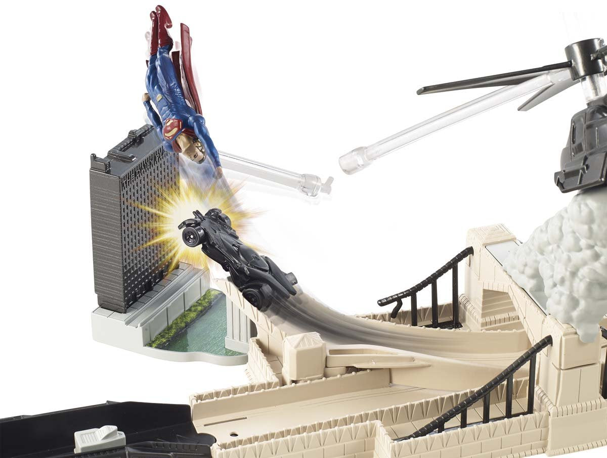 Hot Wheels Batman vs Superman: Dawn of Justice Track Set