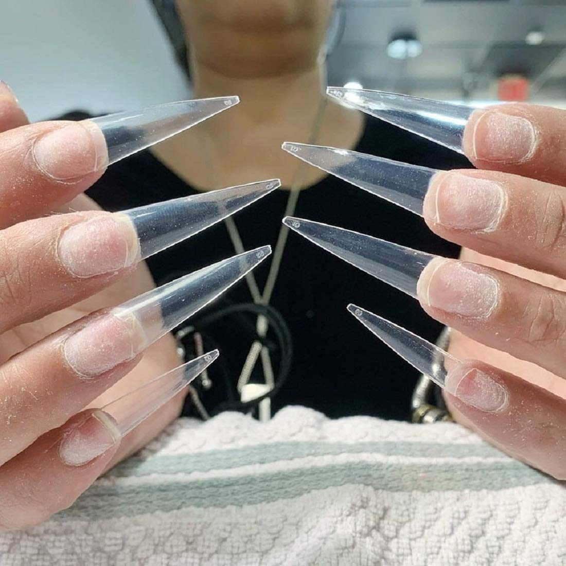 YIMART 500pcs Acrylic Medium Long Stiletto Nail Tips Easy Coffin Nails Sharp False Nail Art Tips For Nails Salon (Natural)