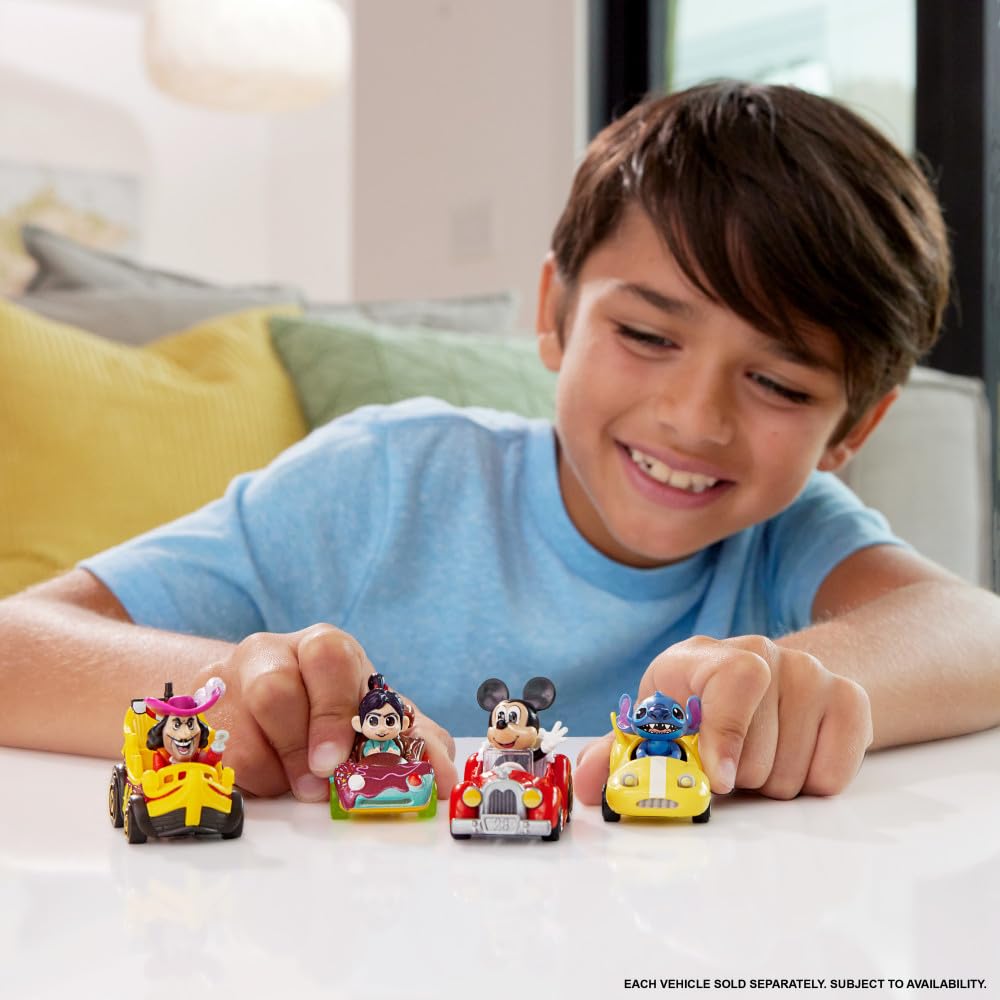 Hot Wheels RacerVerse Die-Cast Vehicle with Captain Hook Driver 1:64 Scale