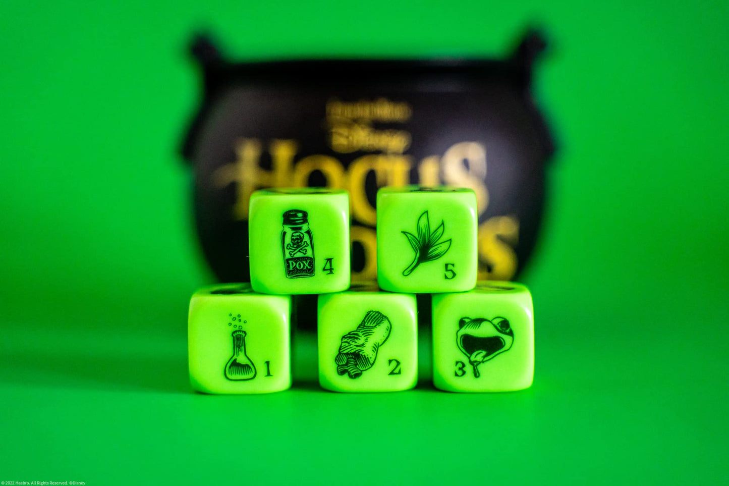 USAOPOLY YAHTZEE: Disney Hocus Pocus | Collectible Witch~'s Caldron Dice Cup Classic Family Game Based on Film Great for Night Officially-Licensed &…