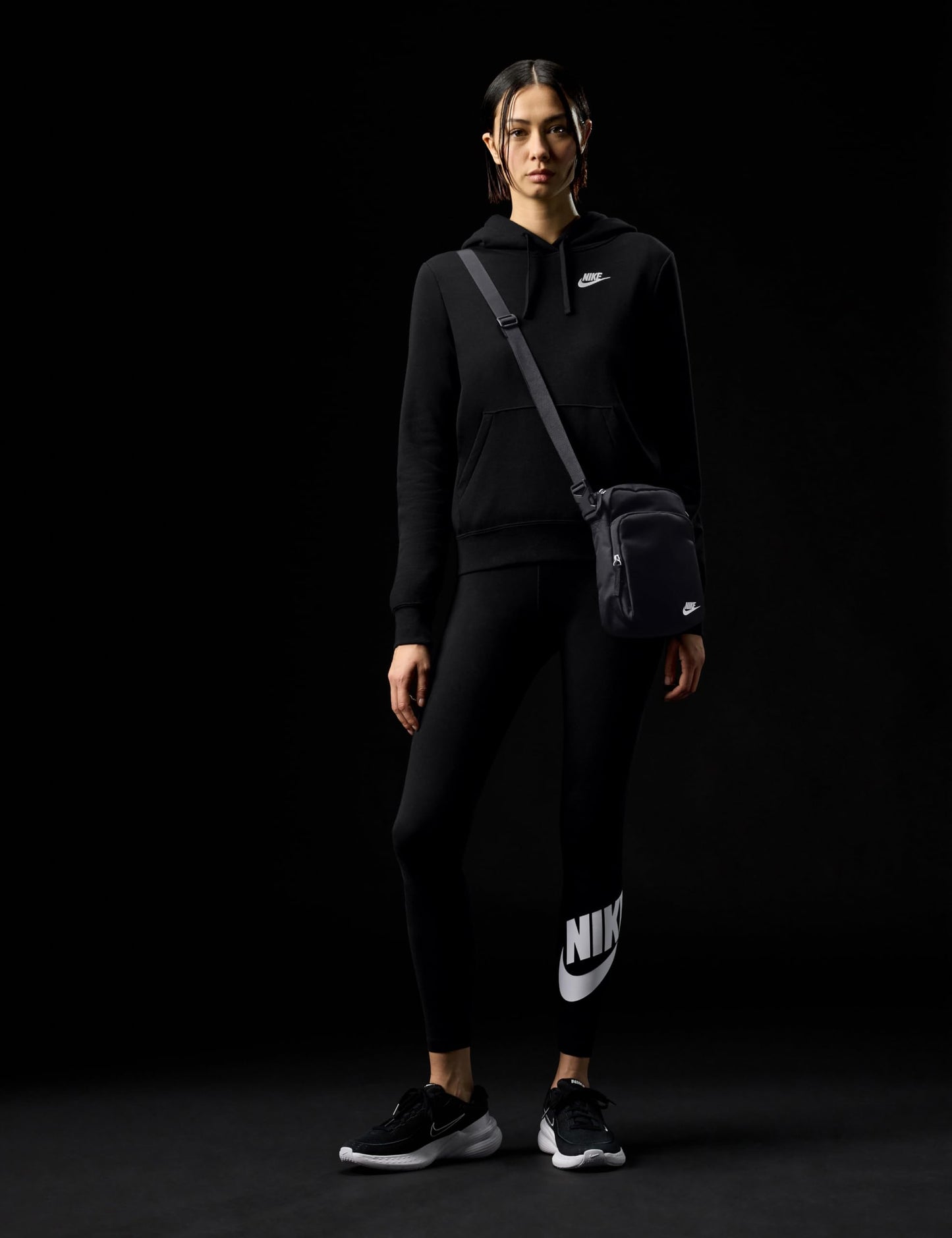 Nike Heritage, Black/Black/White