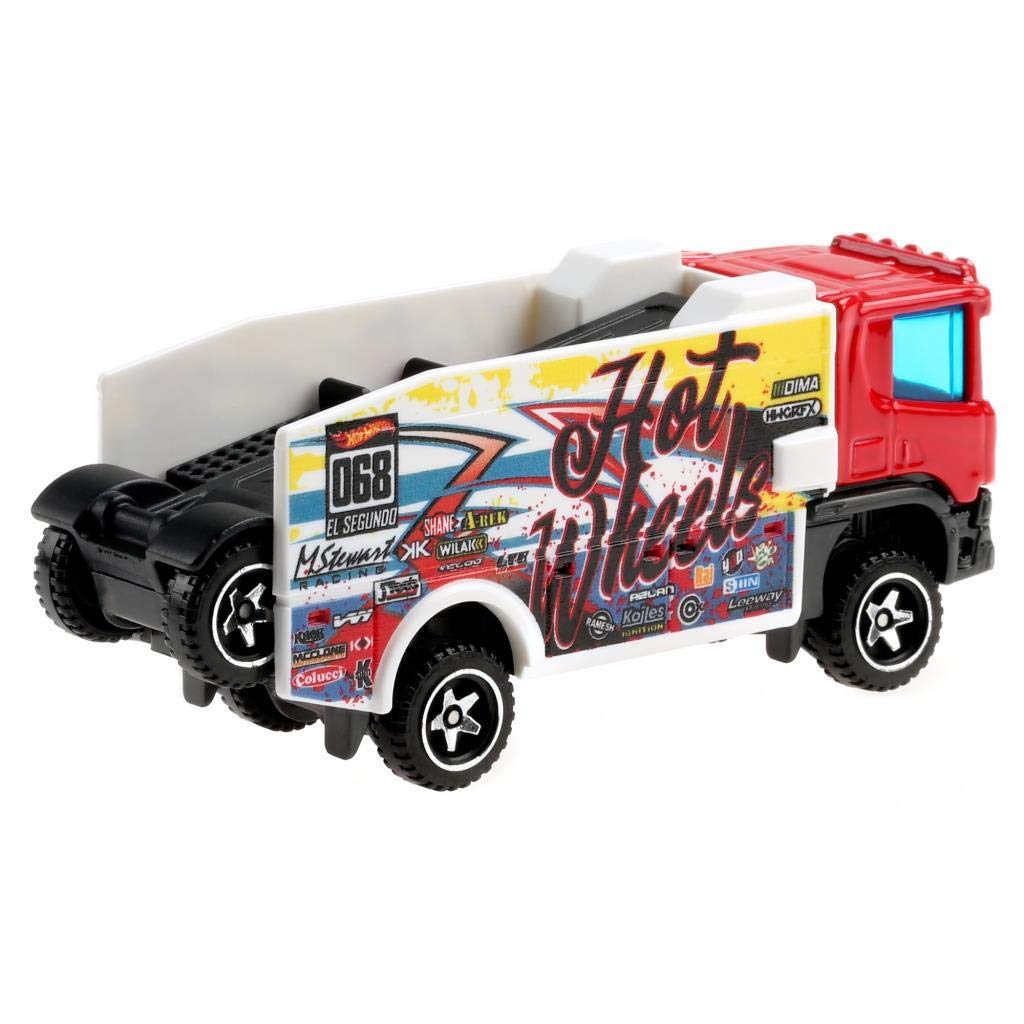 Hot Wheels Toy Truck & Car, Trackin' Trucks, 1:64 Scale Racing Rig & Car for On- & Off-Track Play (Styles May Vary)