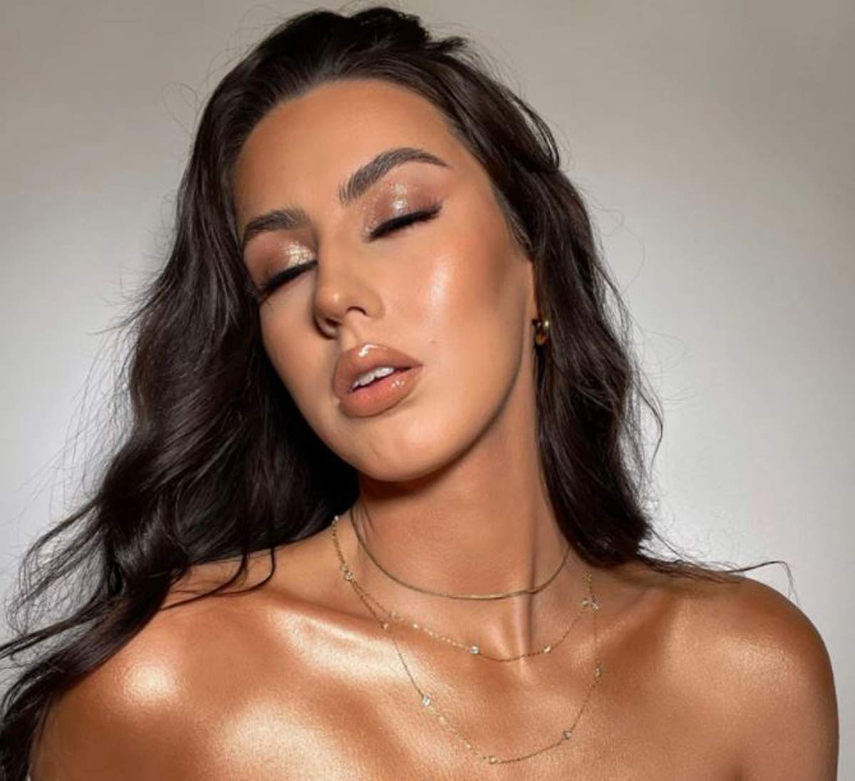 SOSU Dripping Gold Bronze Bar Illuminating Bronzer Stick! Infused With Shea Butter, Coconut Oil, Jojoba Oil & Vitamin E! Face And Body Bronzer For Sun