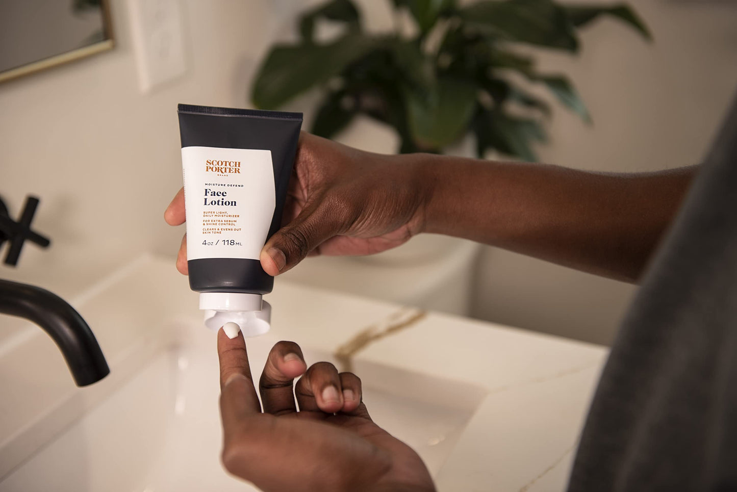 Scotch Porter Moisture Defend Face Lotion for Men | Controls Shine, Sooths & Evens Out Skin Tone | Free of Parabens, Sulfates & Silicones | Vegan |