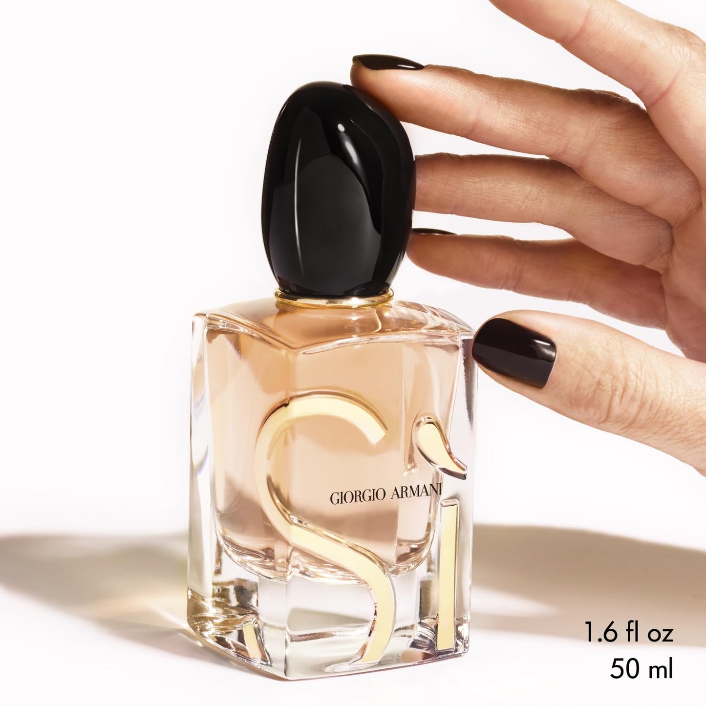 Armani Beauty- Sì - Eau de Parfum - Women's Perfume - Modern Chypre Fragrance - Blackcurrant Nectar, Rose De Mai & Freesia, Patchouli Notes - 1.6 Fl