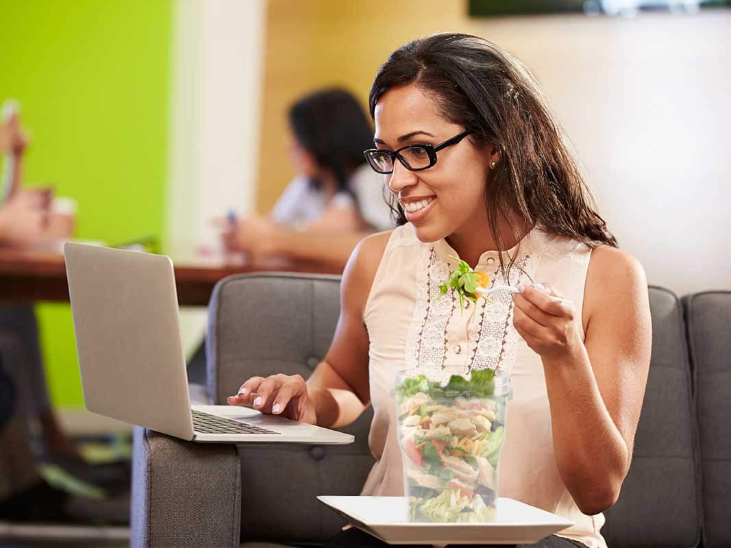 HomeyGear 32 oz - 8 Pack Twist Top Food Deli Containers Screw And Seal Lids, Stackable Reusable Quality Plastic Storage Containers with Screw-on Lids…