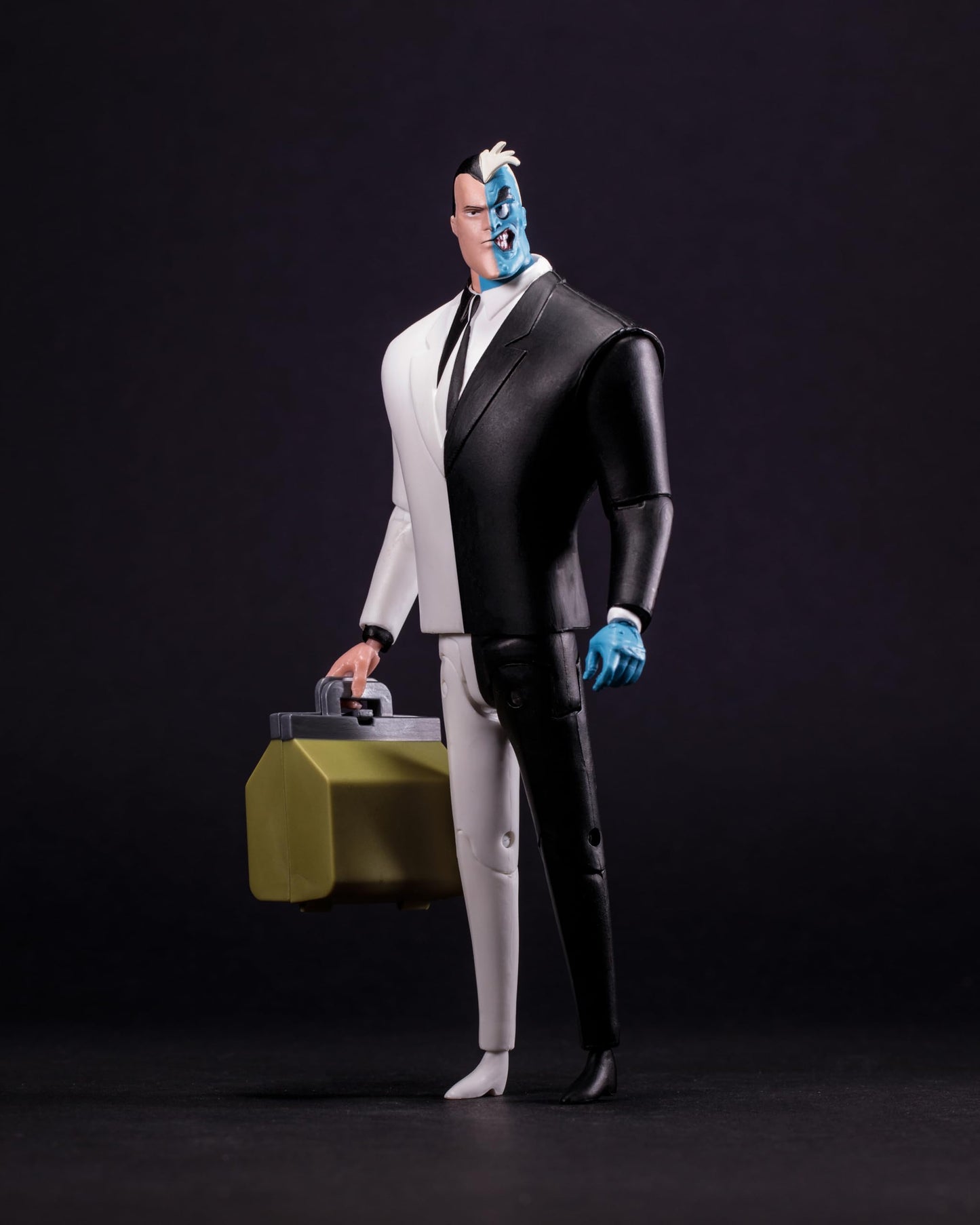 McFarlane Toys - The New Batman Adventures Two-Face, 6in Scale Figure