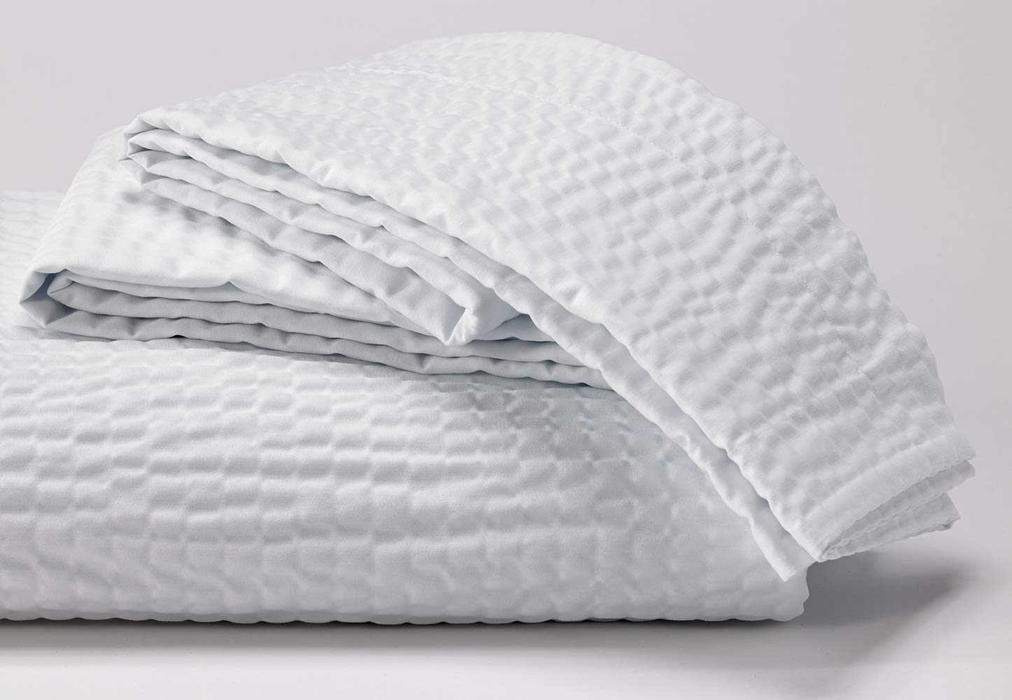 Courtyard by Marriott Textured Pillow Sham - 1 Decorative Pillow Sham with Wash-Activated Ripple Texture Exclusively for Courtyard - White (Standard)