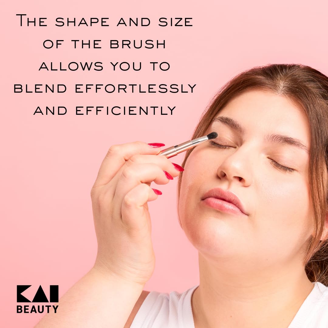 Kai Mini Maru On-the-Go Compact Eyeshadow Blending Brush, Soft Bristle Blending Brush for Effortless Shadow Diffusion, Travel Makeup Brush