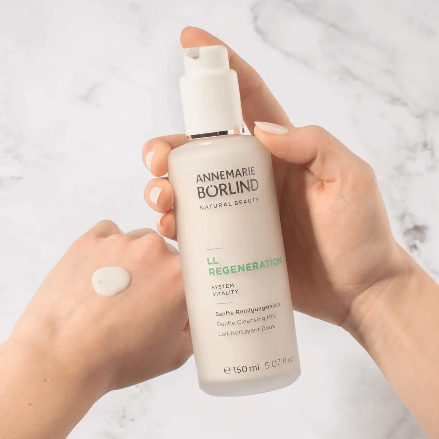ANNEMARIE BÖRLIND - LL REGENERATION Cleansing Milk - Sustainably Sourced Natural 2in1 Facial Cleanser & Make-up Remover to remove Impurities on Skin
