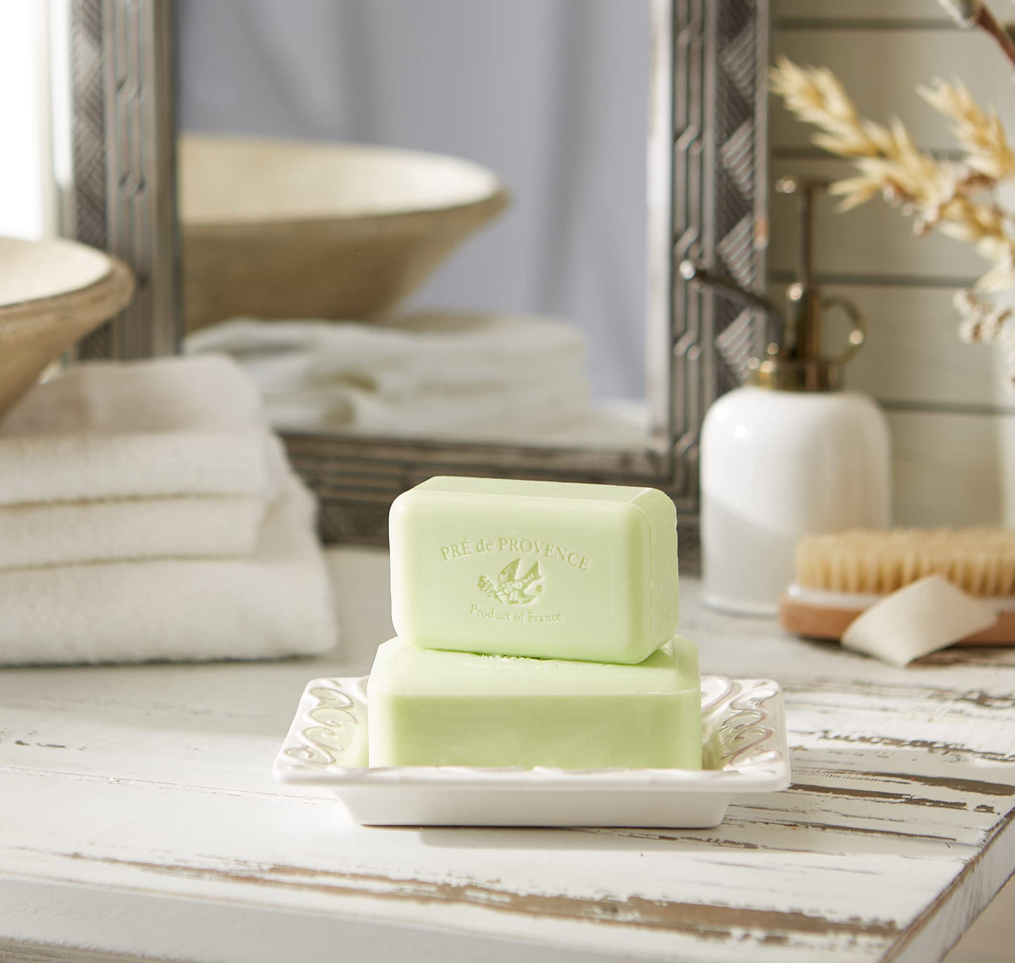 Pre de Provence Artisanal Soap Bar, Enriched with Organic Shea Butter, Natural French Skincare, Quad Milled for Rich Smooth Lather, 8.8 Ounce, Linden