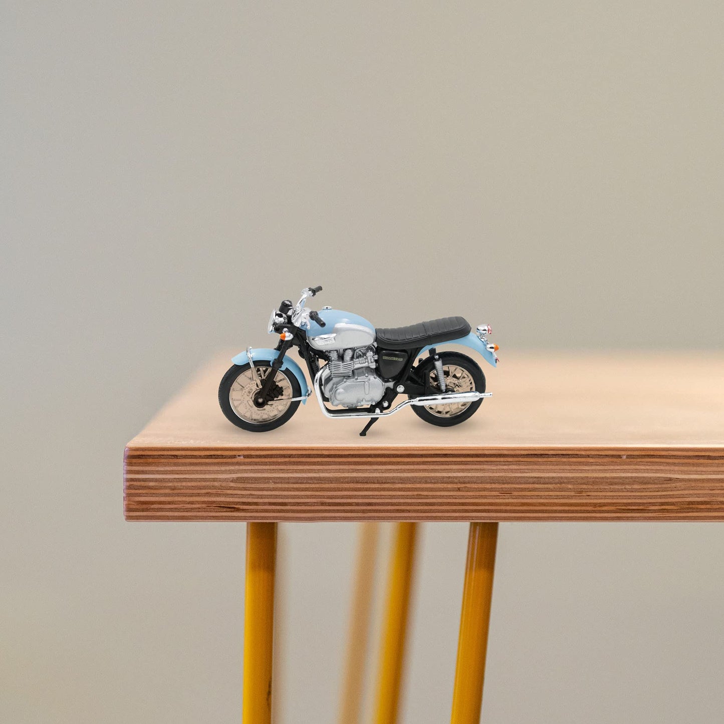 Welly Die Cast Motorcycle Yellow Suzuki DR-Z400S, 1:18 Scale