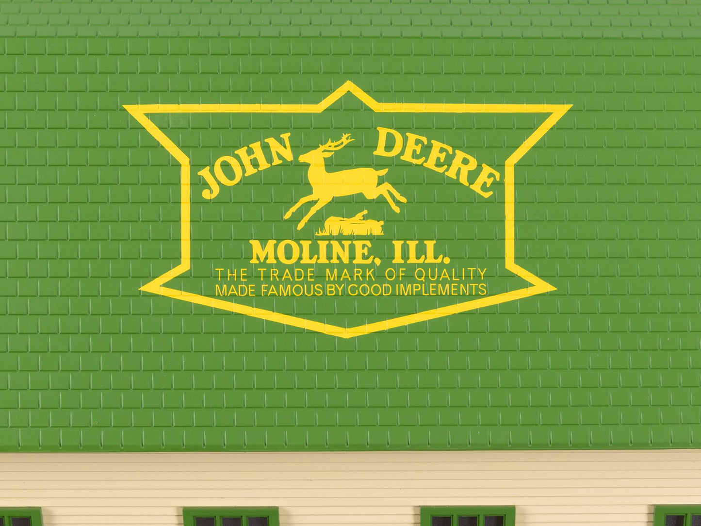 Lionel John Deere Plug Expand Play Barn with Movable Hay Crane