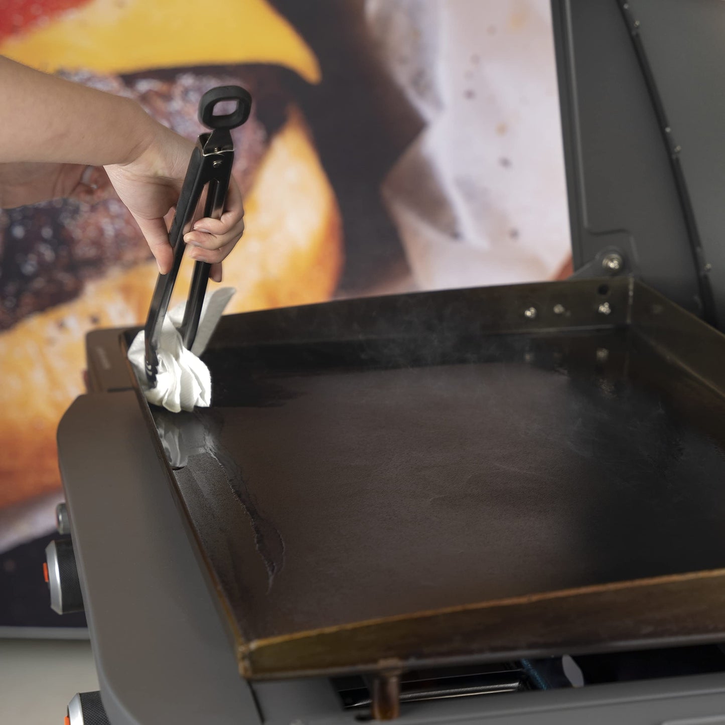 Blackstone 4146 Griddle Conditioner Kit – 2-in-1 Cast Iron Seasoning Oil for Grill, Skillet, Dutch Oven – 15.3oz, Plant-Based