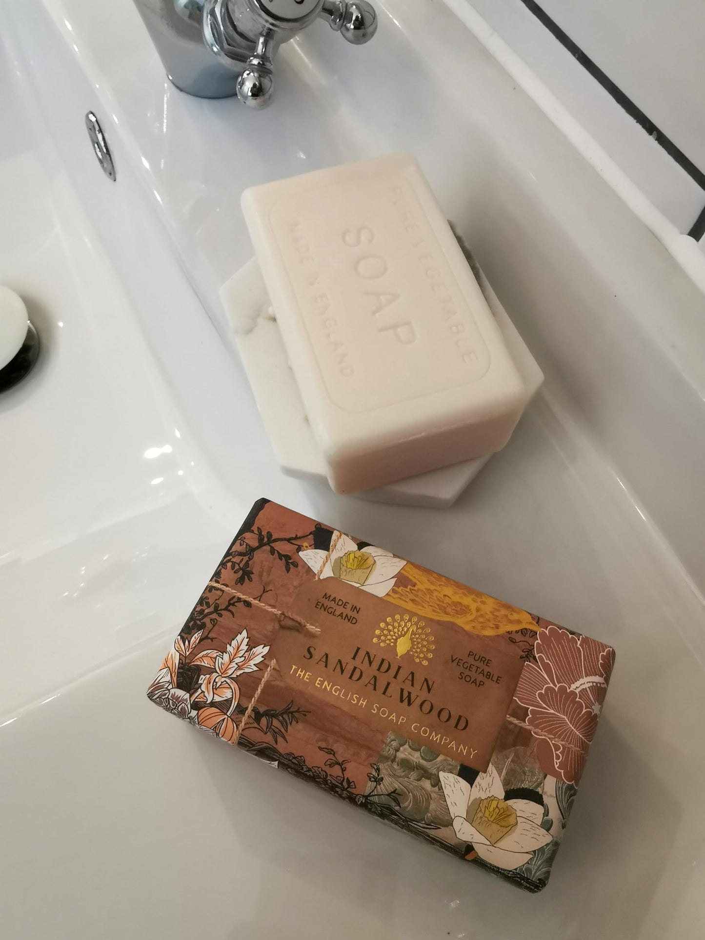 The English Soap Company Anniversary Wrapped Soap Bar, Luxury Sandalwood Shea Butter Soap Bar, Indian Sandalwood Scent 190g