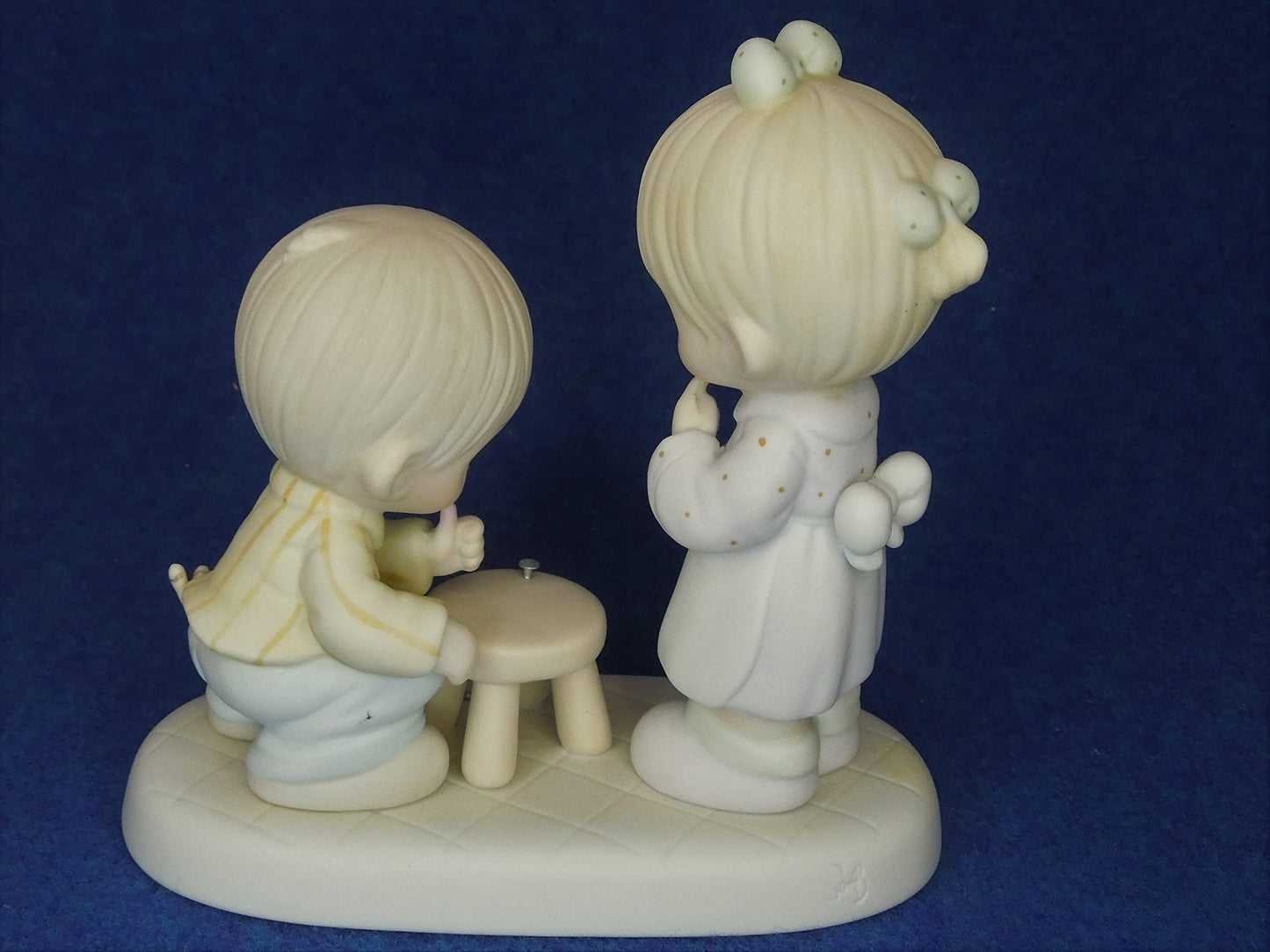 Precious Moments Thumb-Body Loves You