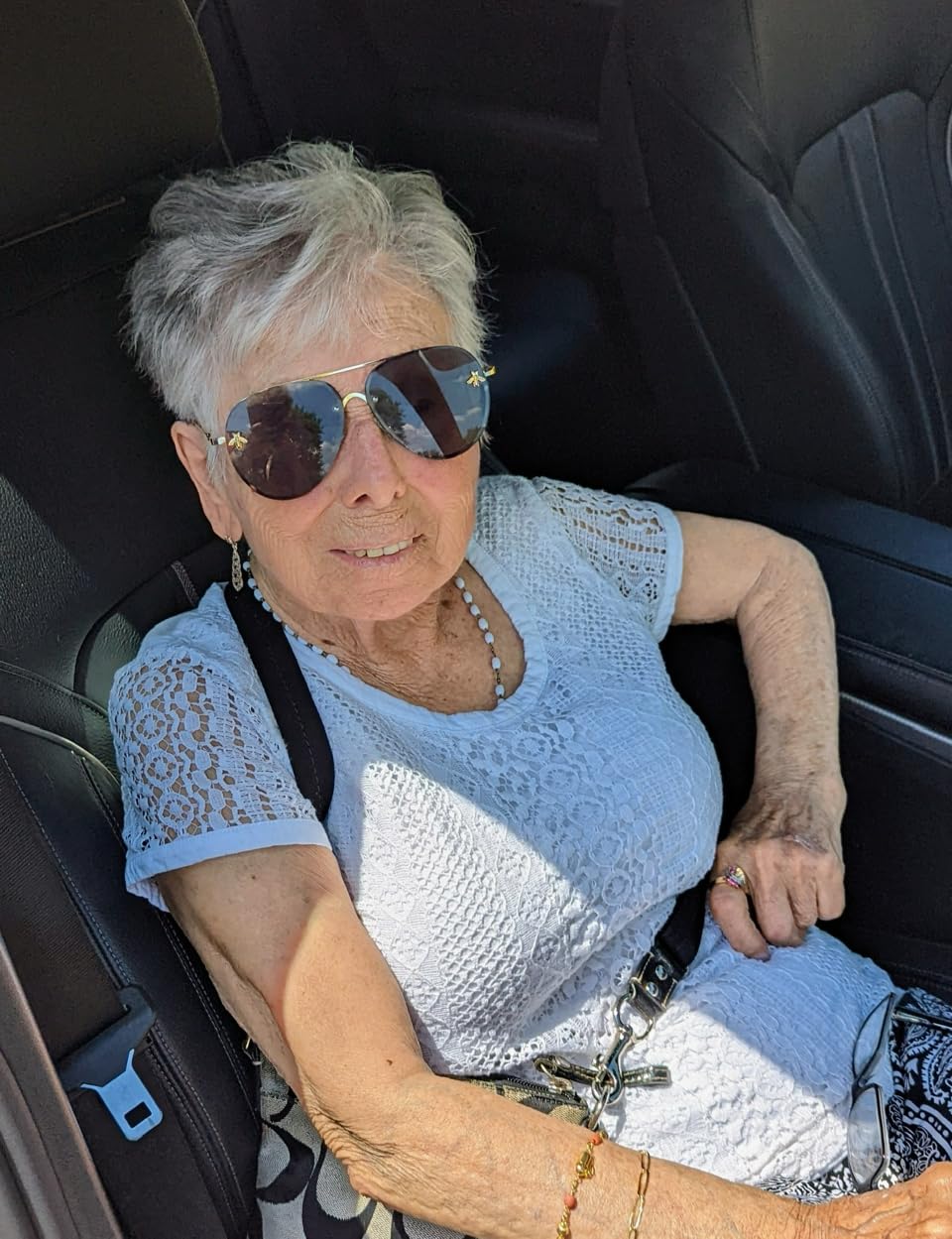 Blue Island Fashion Culture Women's Buzzed Bee Charm 60mm Aviator Sunglasses (Black)