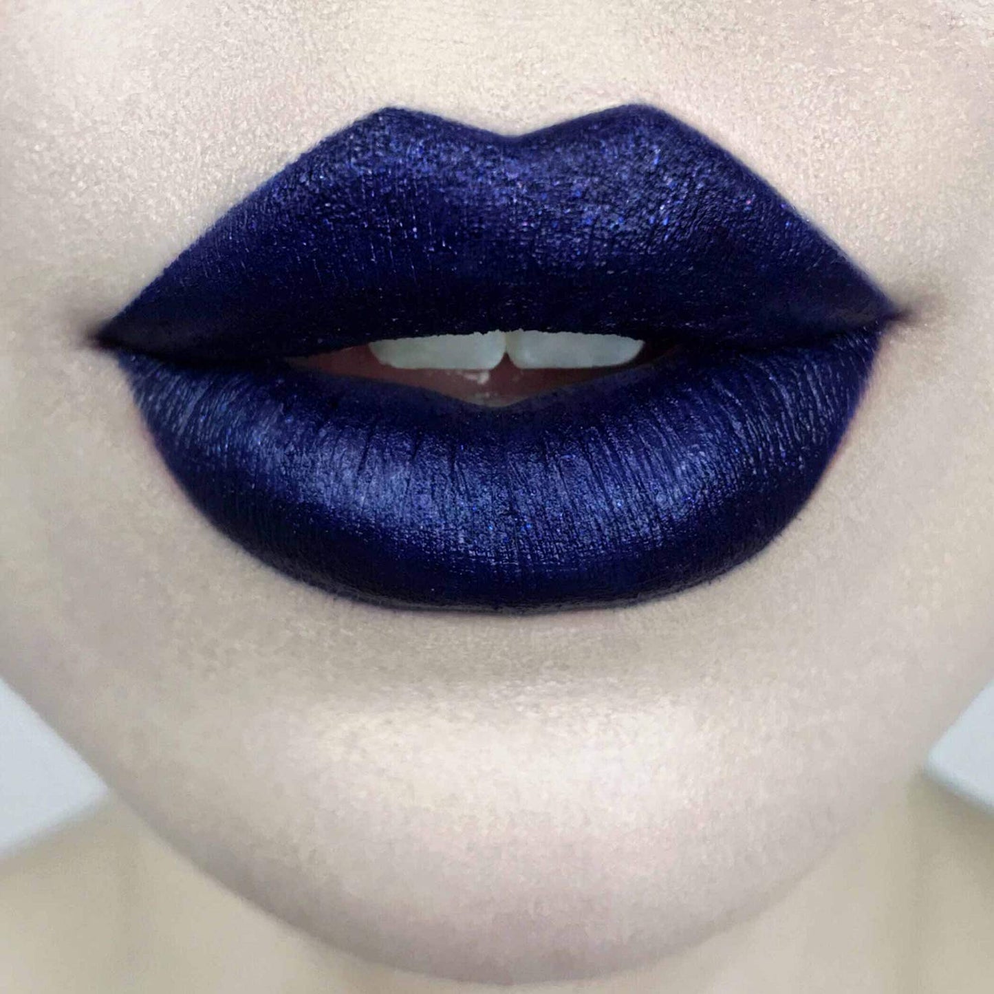 KAT VON D STUDDED KISS LIPSTICK POE
