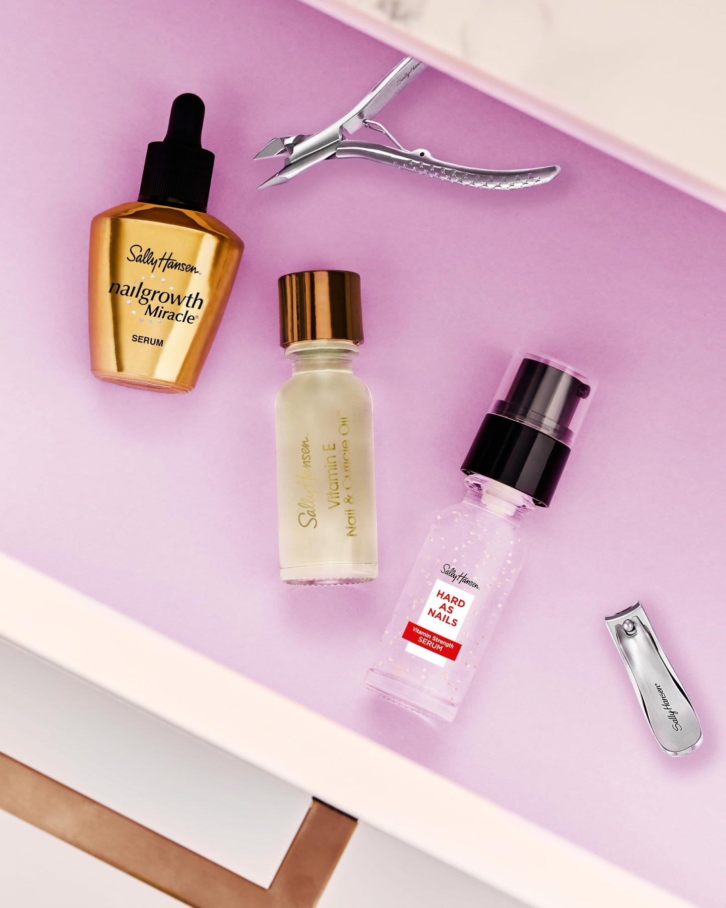 Sally Hansen Nail Treatment Vitamin E Nail & Cuticle Oil™ | Enriched with Natural Essential Oils & Vitamin E | Deeply Nourishes & Conditions Dry Nails