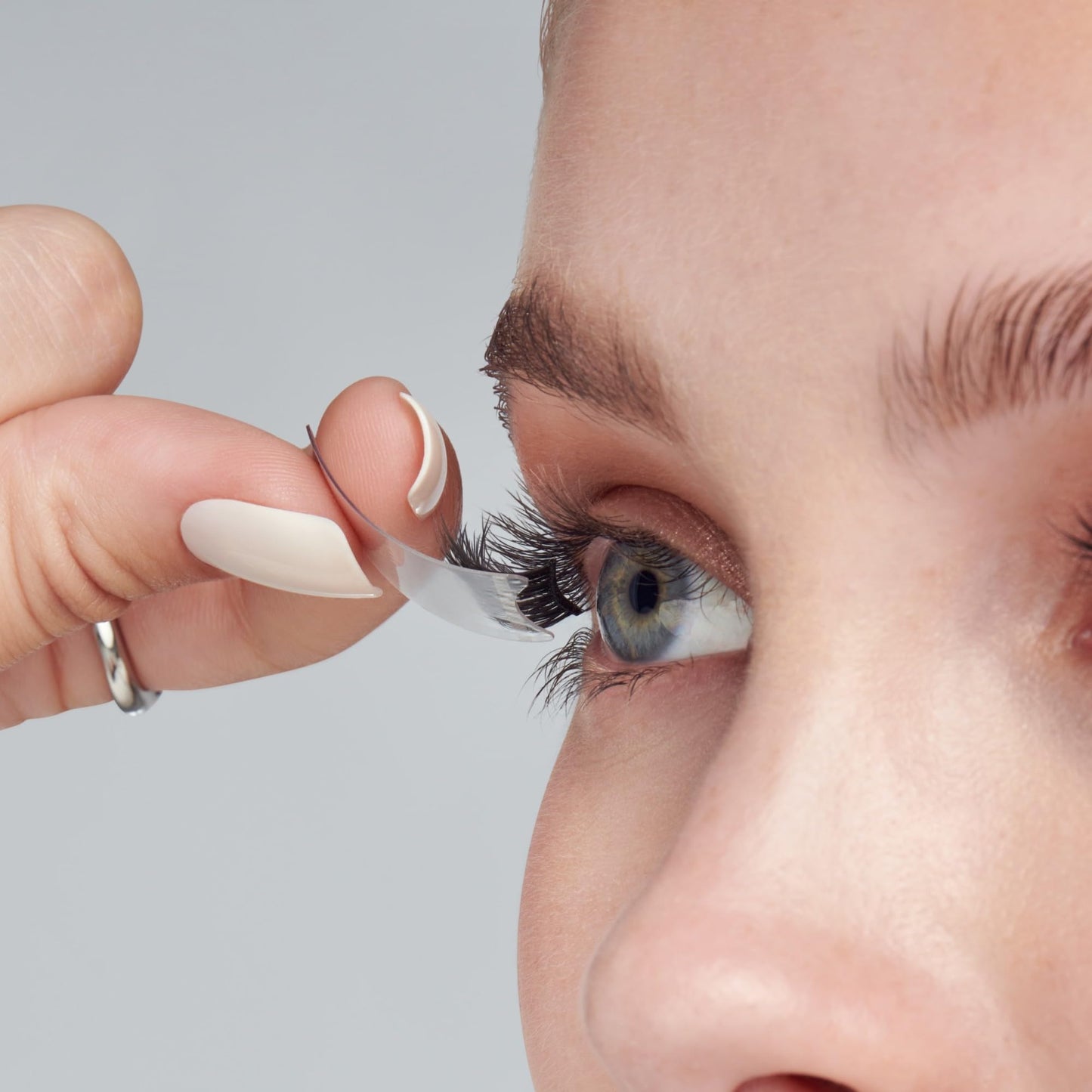 KISS imPRESS Falsies Easy Tab Press On Self Adhesive Eyelashes, Black, 'Black Wispy', 1 Pair of 5mm-11mm Inner Natural Volume Eyelash Clusters & 1…