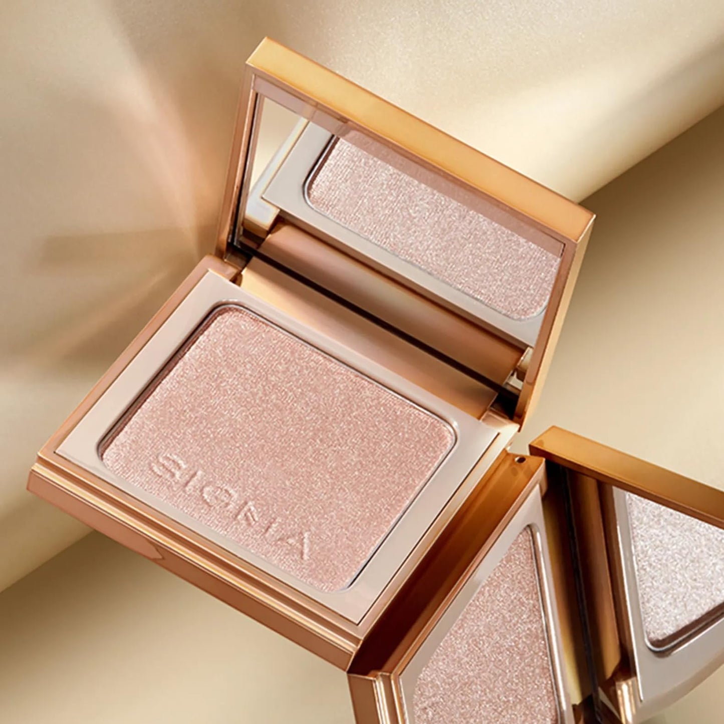 Sigma Beauty Highlighter Makeup - Illuminating Highlighting Powder for Face, Sheer Glimmer Face Highlighter for Cheeks, Cupid’s Bow, & Brow Bone