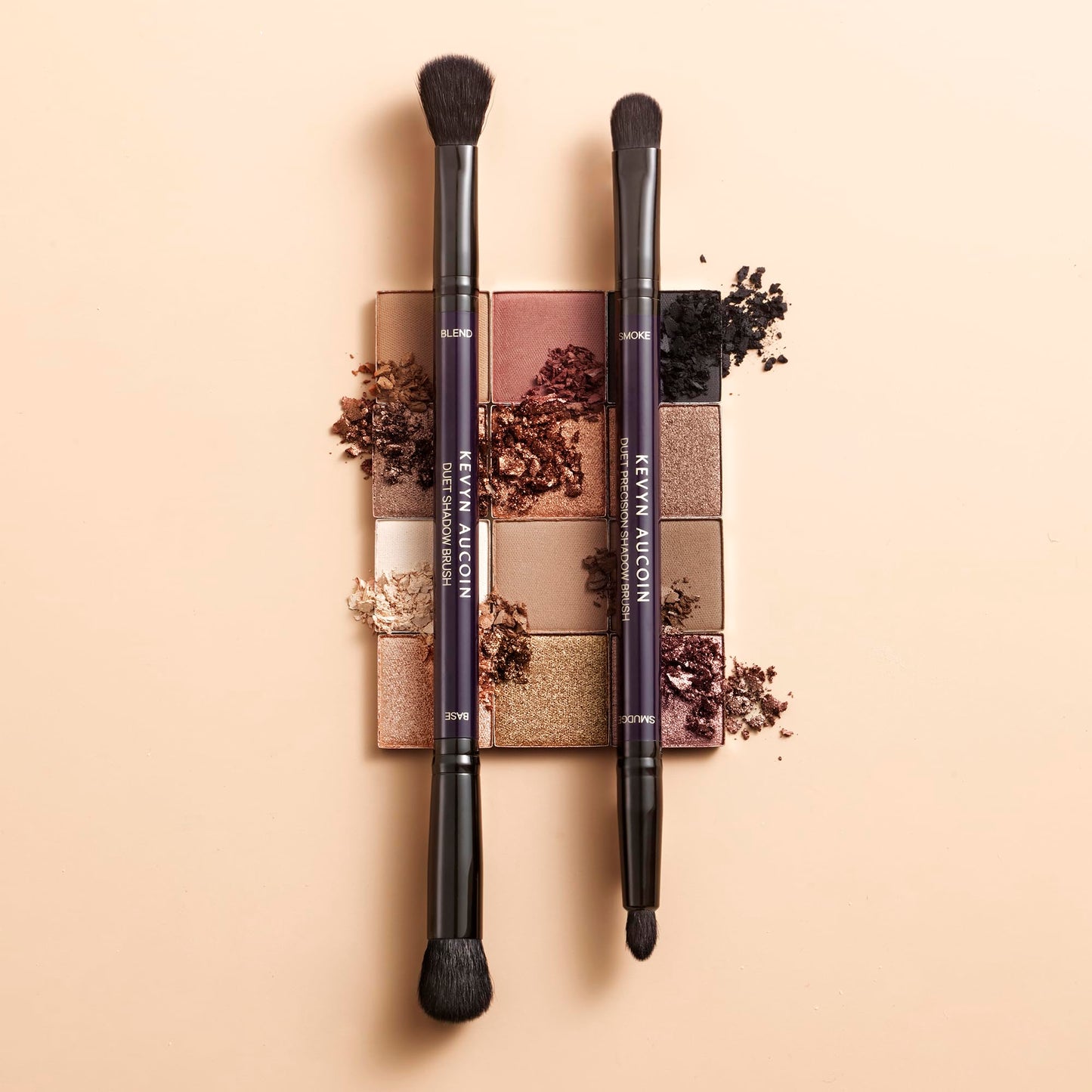 Kevyn Aucoin Duet Precision Shadow Brush: Dual-ended to fine tune your eye makeup & create effortless smoky eyes. Innovative small, round, dome-tipped