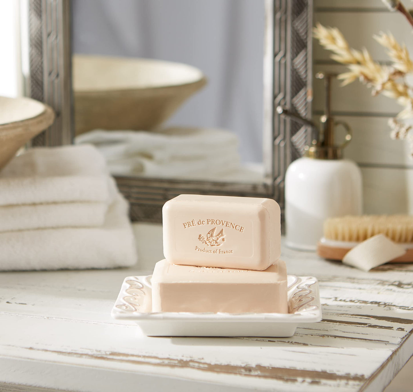 Pre de Provence Artisanal Soap Bar, Enriched with Organic Shea Butter, Natural French Skincare, Quad Milled for Rich Smooth Lather, 8.8 Ounce, Coconut