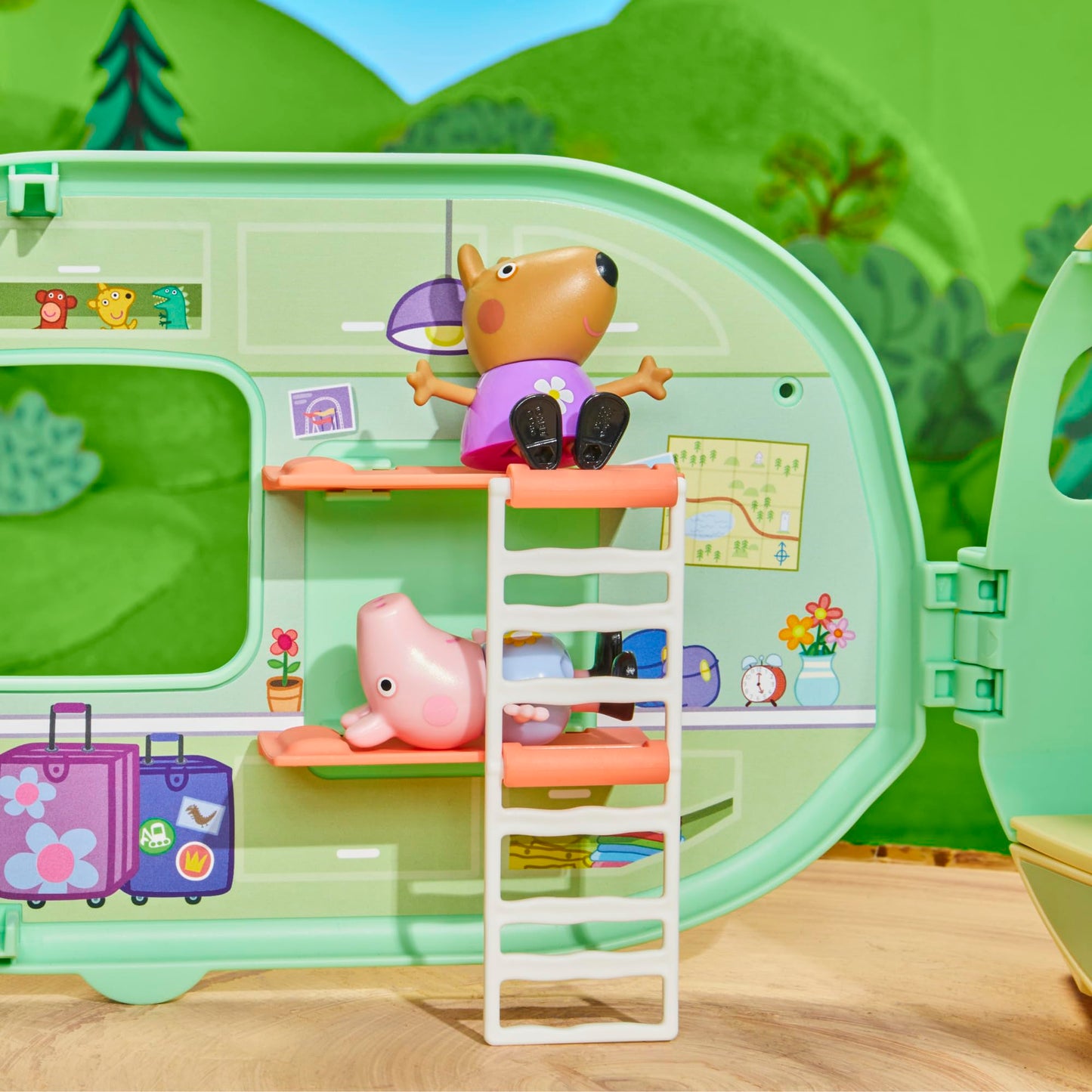 Peppa Pig Caravan Playset for Girls and Boys, 3 Figures, 6 Accessories, Preschool Toys, Kids Gifts, Ages 3+