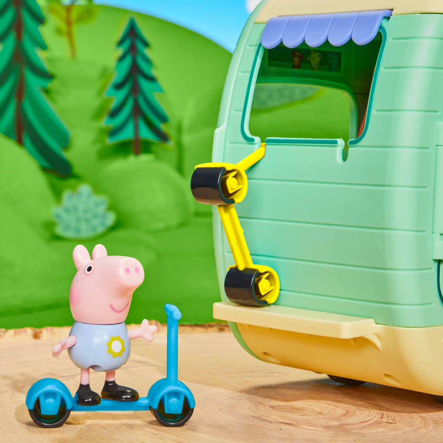 Peppa Pig Caravan Playset for Girls and Boys, 3 Figures, 6 Accessories, Preschool Toys, Kids Gifts, Ages 3+