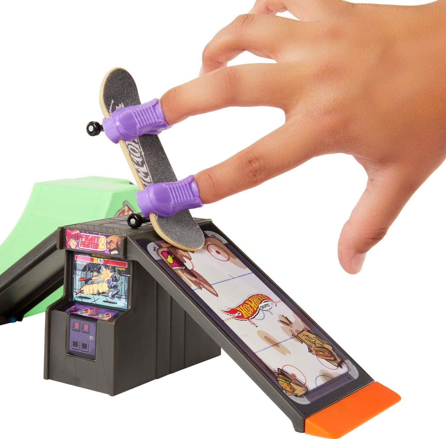 Hot Wheels Skate Arcade Skatepark Playset, Includes Exclusive Tony Hawk-Designed Fingerboard and 1 Pair of Removable Skate Shoes for Kids