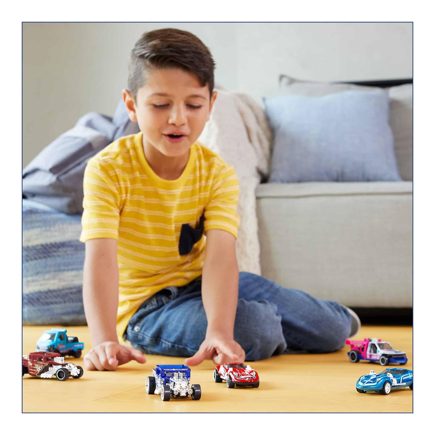 Hot Wheels 1/43 Scale Retrofriction Vehicle, High Performance Collectible Vehicle, with Rolomatic Engine or Door, Boot or Hood That Opens, Models May…