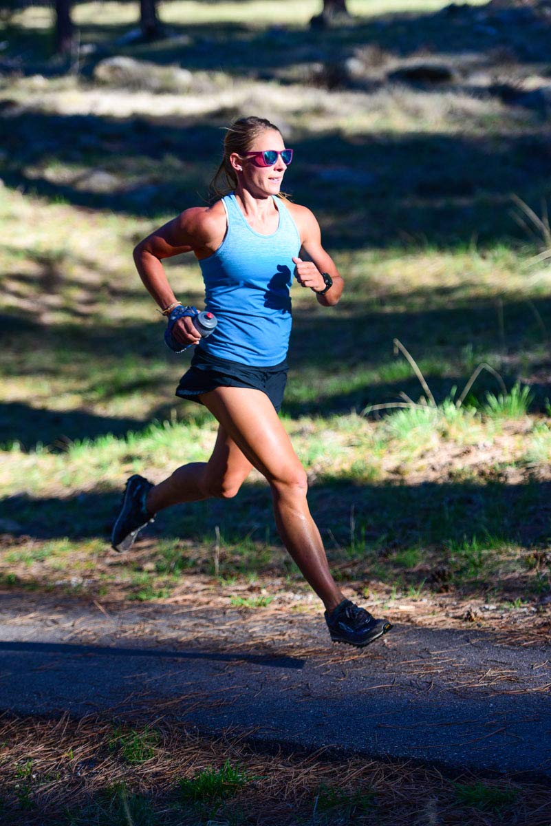 Ultraspire Iso Versa 2.0 Blue Grey Runners Water Bottle Handheld with Hand-strap