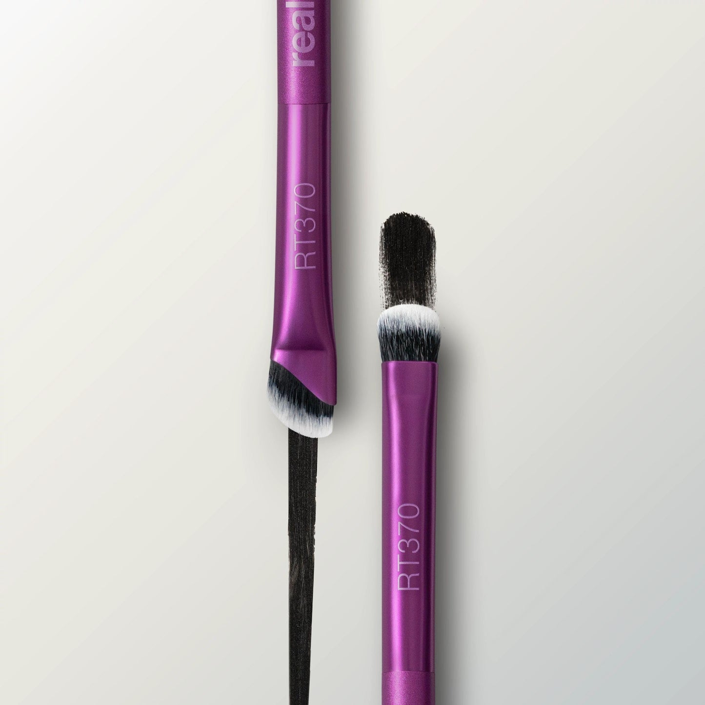 Real Techniques Liner & Smudge Brush, Dual-Ended Eye Brush for Eyeliner, Eyeshadow & Smoky Eye Blending, Precision Detail Makeup Brush with Soft