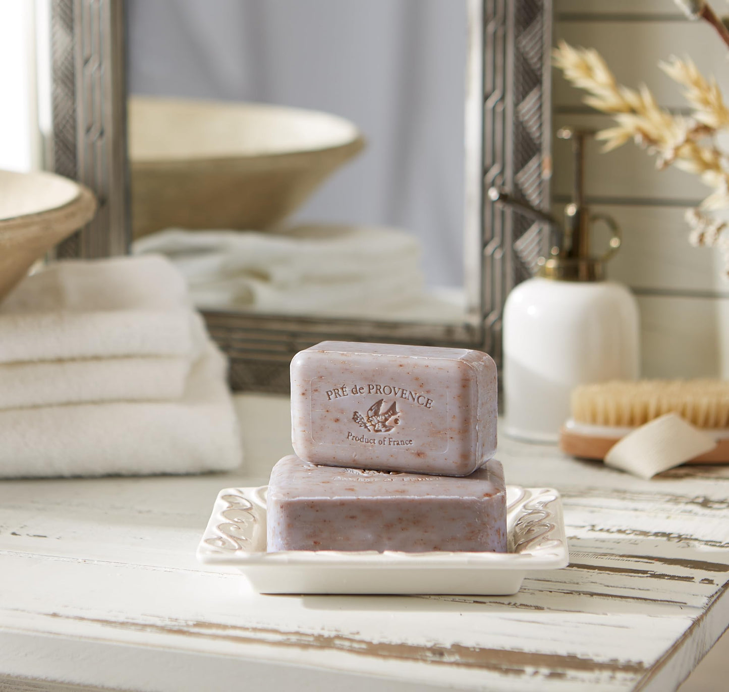 Pre de Provence Artisanal Soap Bar, Enriched with Organic Shea Butter, Natural French Skincare, Quad Milled for Rich Smooth Lather, Lavender, 8.8