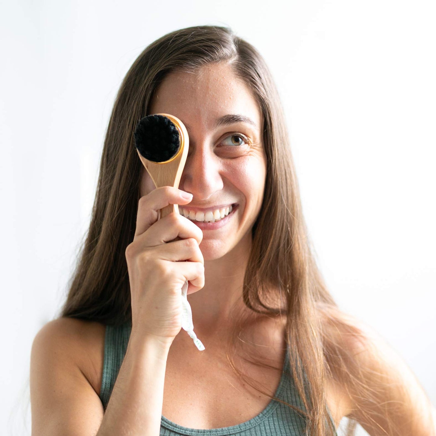 GranNaturals Manual Facial Cleansing Kabuki Brush – Deep Pore Cleaner & Scrubber for Makeup, Masks, Acne Wash & Daily Skin Care for Men & Women