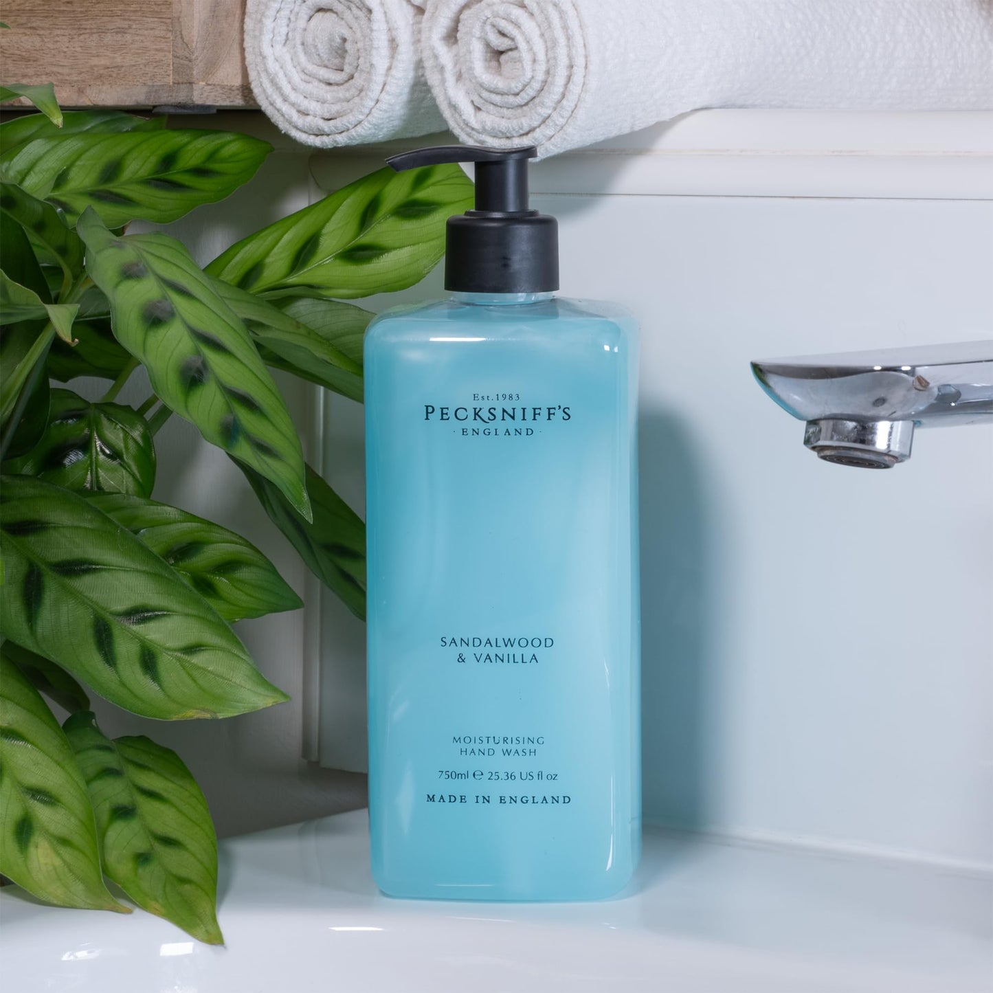 Pecksniff's Classic Sandalwood & Vanilla Scented Moisturizing Hand Wash | 750ml, 25.3 Fl oz