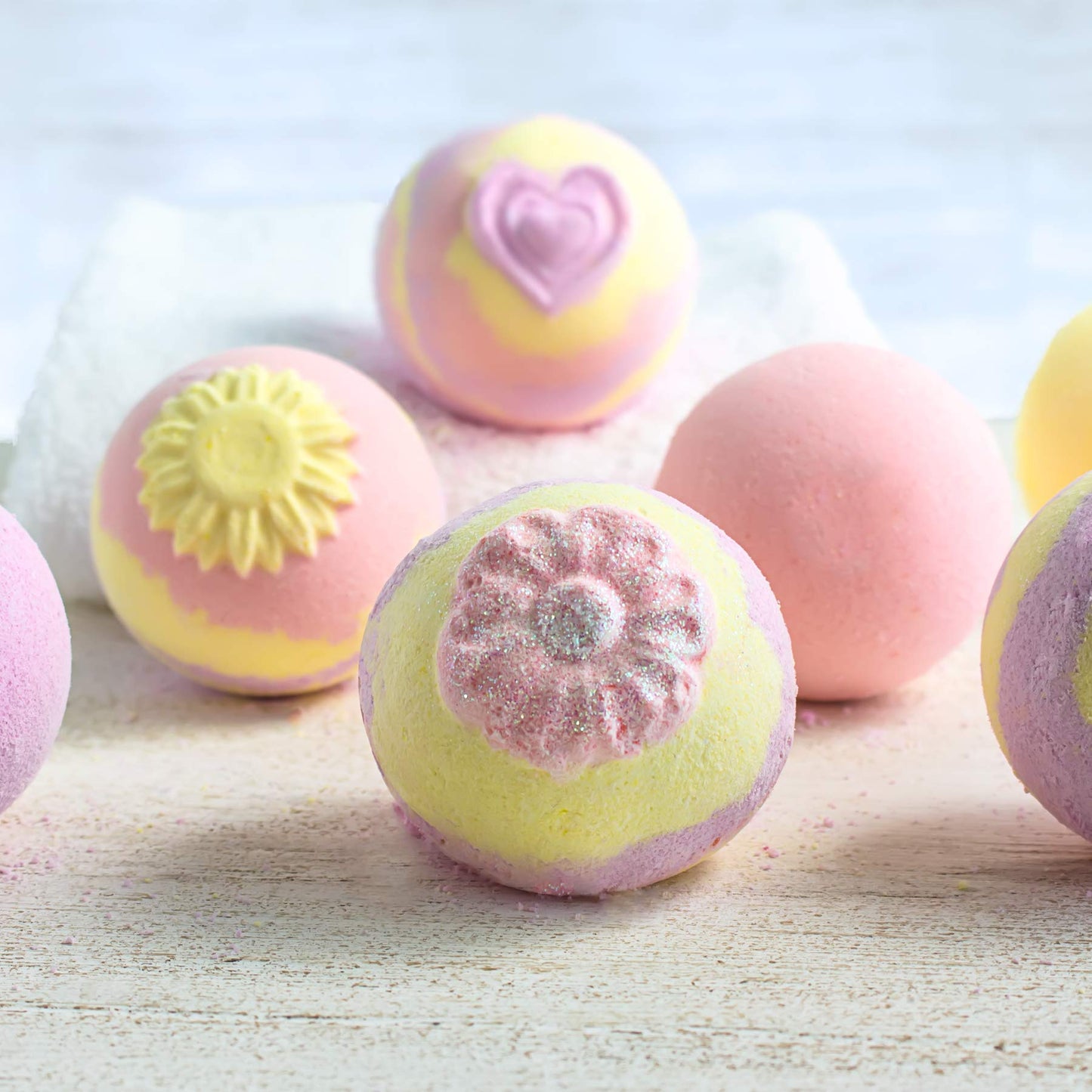 Life of the Party Heart & Flowers Bath Bomb Kit,