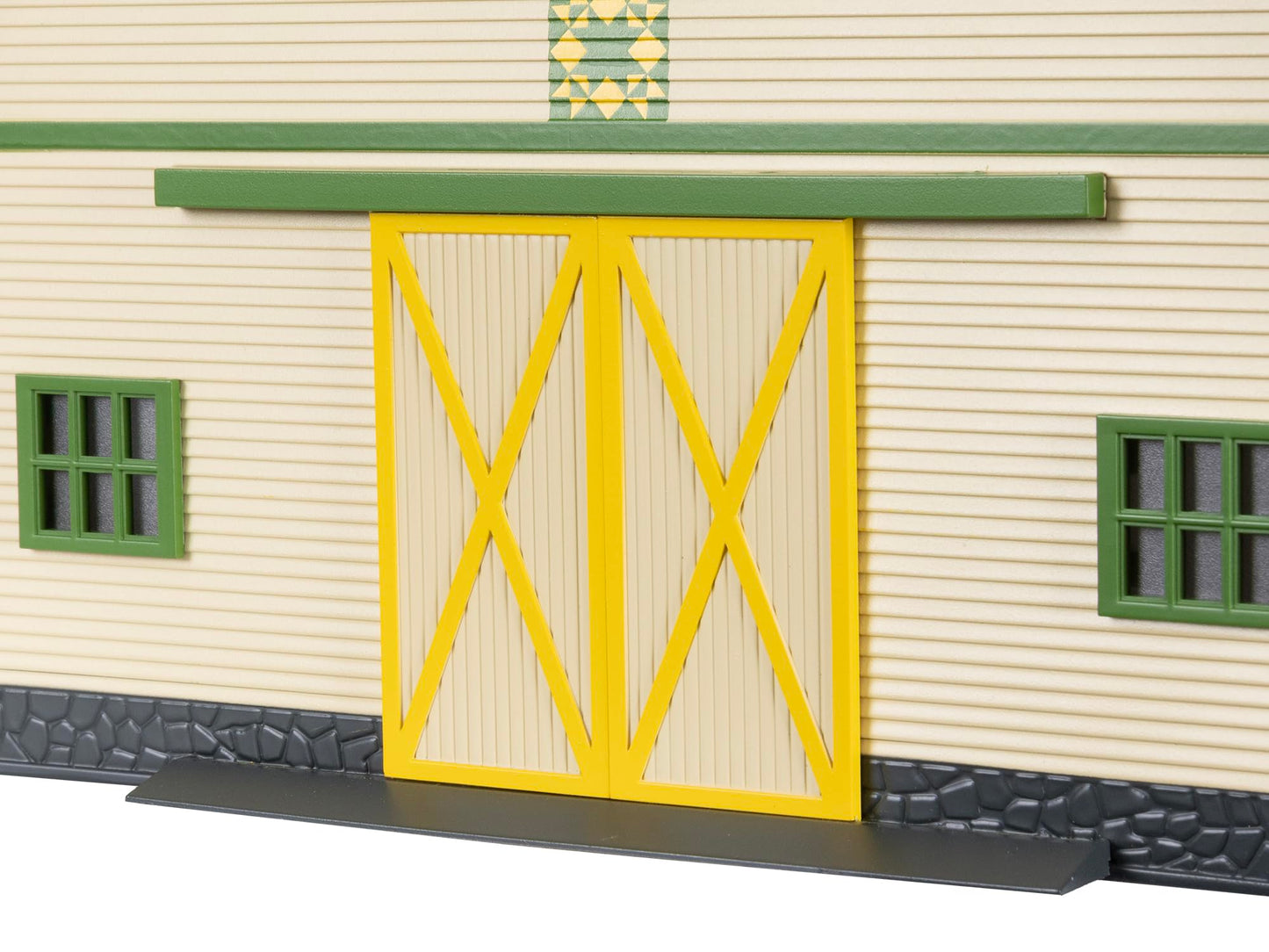 Lionel John Deere Plug Expand Play Barn with Movable Hay Crane