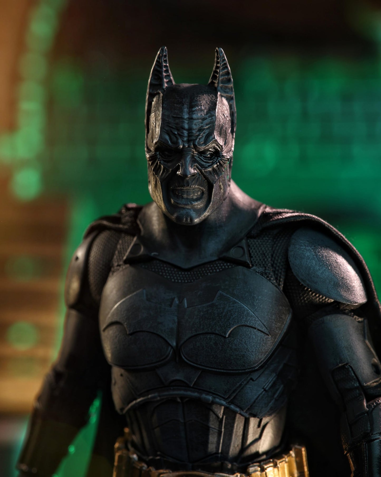 McFarlane Batman Begins DC Multiverse Action Figure Batman (Gold Label) 18 cm