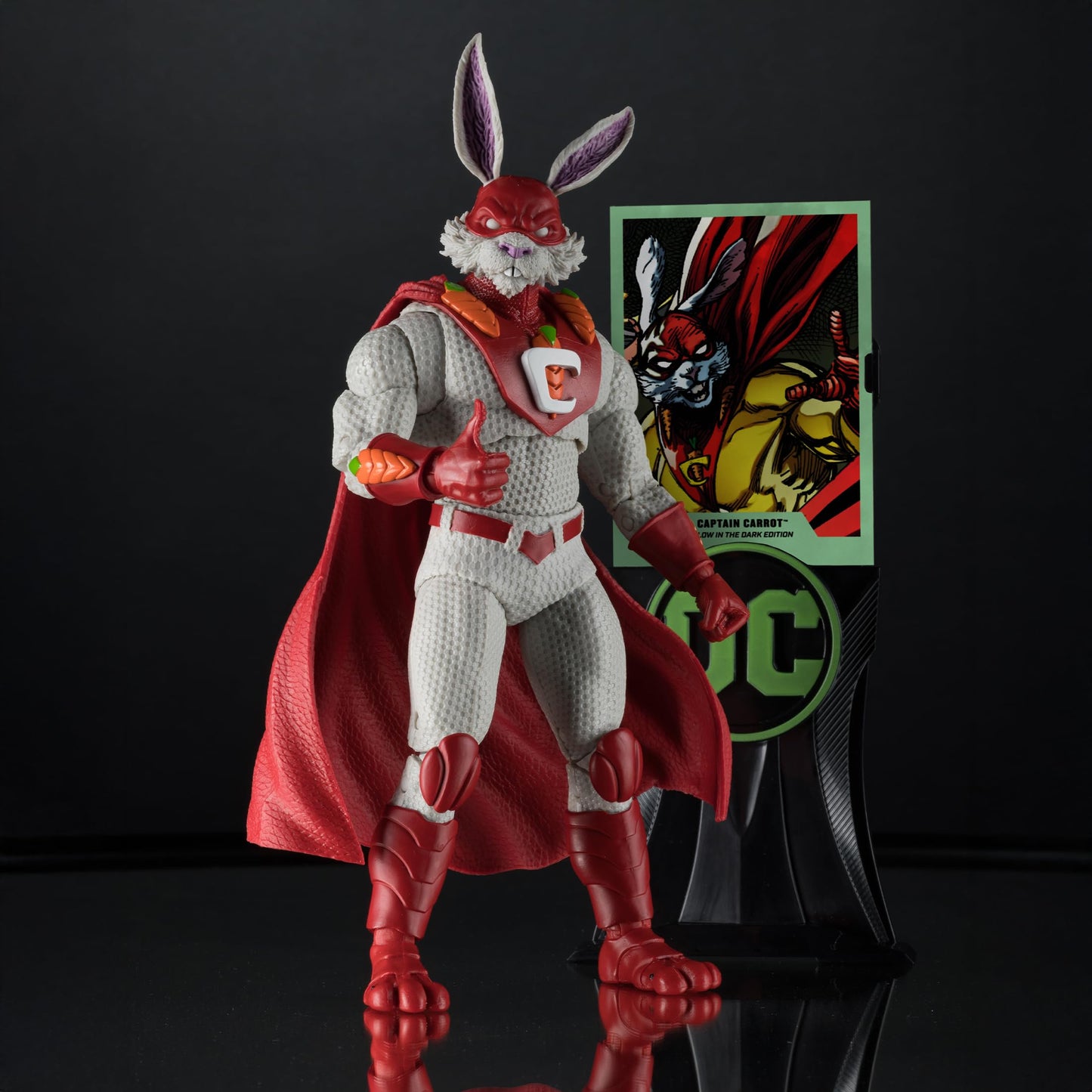 McFarlane Toys - DC Multiverse Captain Carrot (Justice League Incarnate), Glow in The Dark Edition, 7in Action Figure, Gold Label, Amazon Exclusive
