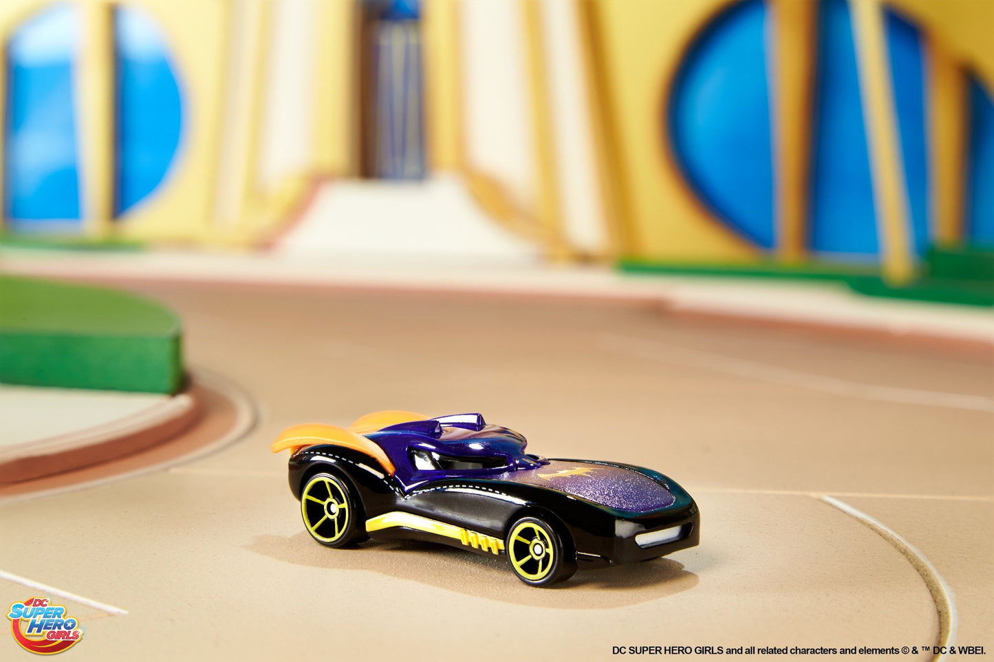Hot Wheels DC Comics Superhero Girls Batgirl Vehicle