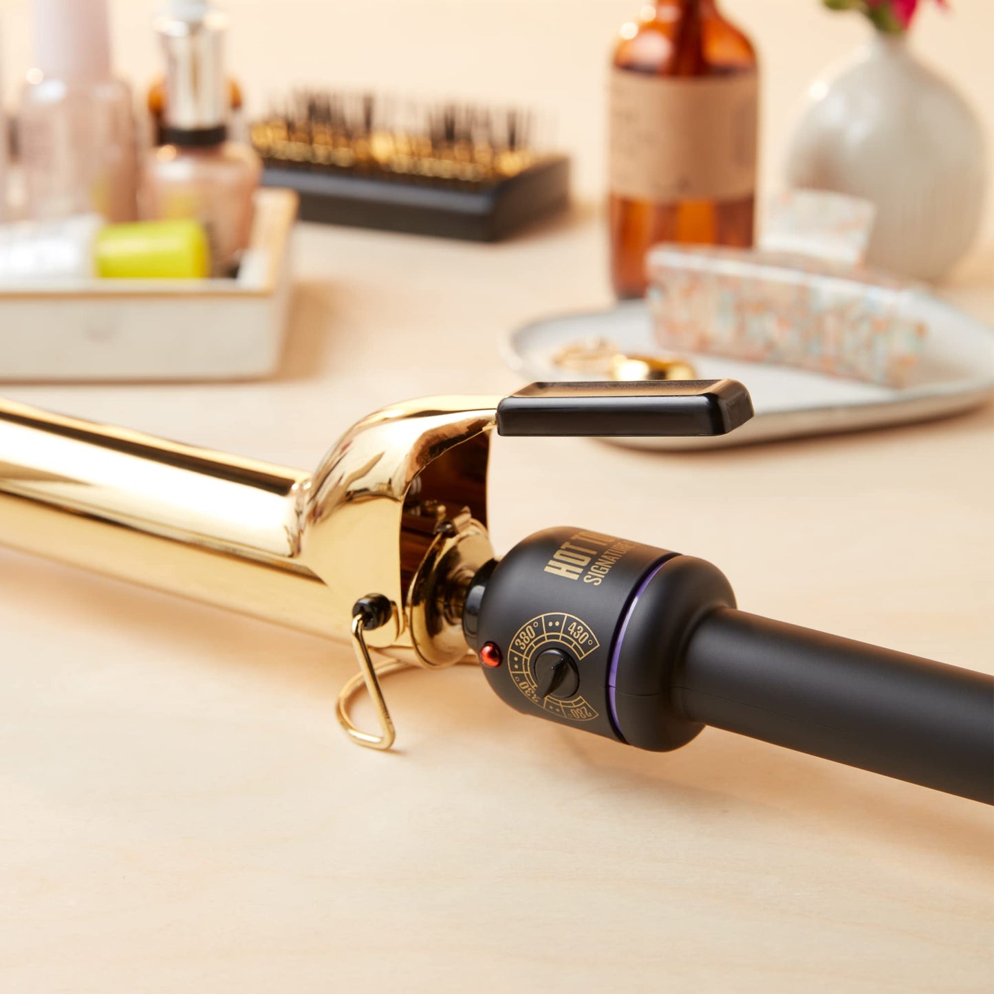Hot Tools 1 1/4" Curling Iron for Beginners | Long-Lasting Results, Defined Curls and Easy to Use with Temperature Control for All Hair Types up